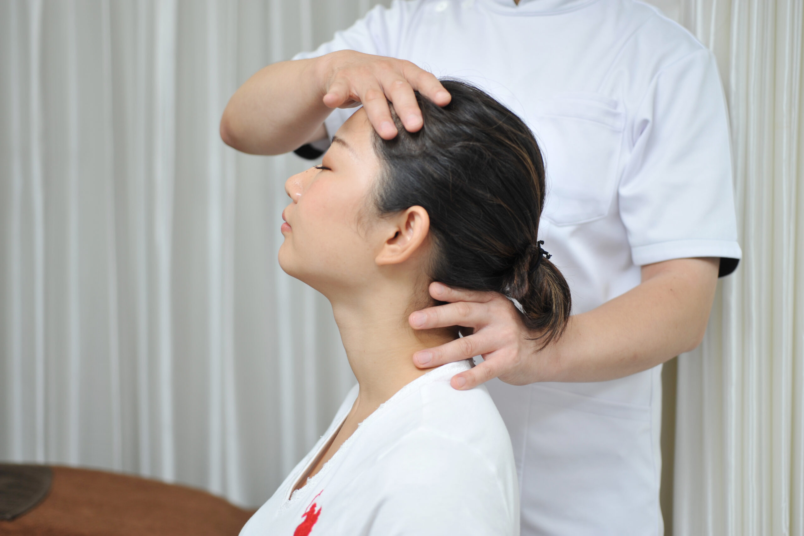 交通事故治療・むち打ち施術の様子